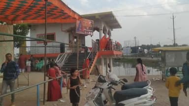 बंधा तालाब शिवमंदिर में महाशिवरात्रि के दिन आज महाप्रसाद का वितरण किया गया।