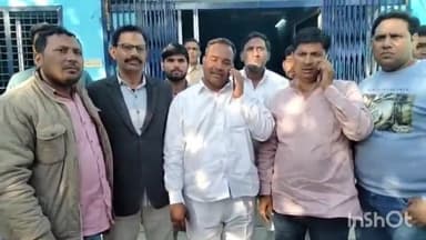 मुज़फ्फरनगर: महावीर चौक स्थित बसपा कार्यालय पर बसपा नेता दारा सिंह प्रजापति के द्वारा कार्यकर्ताओं के साथ की बैठक