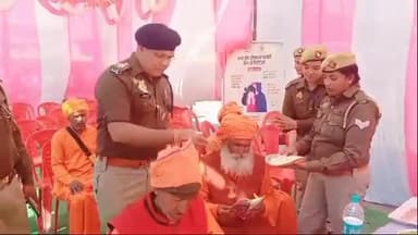 करहल: नवाटेढ़ा चौराहे पर साधु संतों को क्षेत्राअधिकारी संतोष कुमार ने फल वितरित किए क्षेत्र में हो रही है प्रशंसा