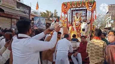 खुरई: महाशिवरात्रि पर खुरई में निकली भगवान भोलेनाथ की महा बारात, एक लाख से ज्यादा लोग देखने के लिए जुटे