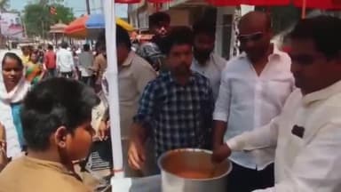 अंबरनाथ: अंबरनाथ येथील प्राचीन शिवमंदिर येथील स्टॉलला आमदार बालाजी किणीकर यांनी दिली भेट