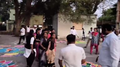 விருத்தாசலம்: ஒருங்கிணைந்த நீதிமன்ற வளாகத்தில் மகளிர் தினத்தையொட்டி நீதியரசர்கள் முன்னிலையில் பெண் வழக்கறிஞர்களுக்கு கோல போட்டி நடந்தது