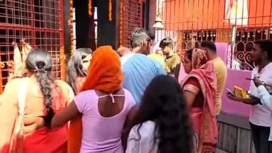 बिहार: महाशिवरात्रि को लेकर धनेश्वर घाट मंदिर में पूजा के लिए श्रद्धालुओं की उमड़ी भीड़