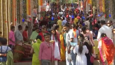 कांके: रांची के पहाड़ी मंदिर में महाशिवरात्रि के मौके पर उमड़ी श्रद्धालुओं की भीड़, सुरक्षा के किए गए पुख्ता इंतजाम