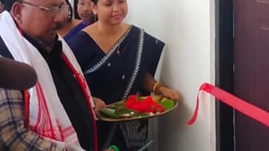সোণাৰি: নাহৰহাবি চাহ বাগিচা আদৰ্শ মাধ্যমিক বিদ্যালয়ত অতিৰিক্ত শ্ৰেণীকোঠাৰ শুভ উদ্বোধন কৰে কেবিনেট মন্ত্ৰী যোগেন মহনে