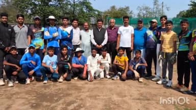 मांडू: अंतर जिला अंडर 14 क्रिकेट टूर्नामेंट 2023 24 में भाग लेने के लिए रामगढ़ की टीम धनबाद के लिए रवाना