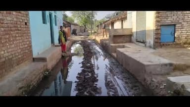 हमीरपुर: विदोखर पुरई में नमामि गंगे परियोजना की उदासीनता से ग्रामीण परेशान, रास्ता खराब होने से किसान घर नहीं ला पा रहे फसल