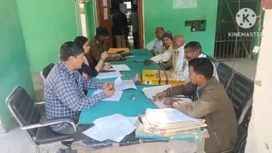 चेनारी: भूमि संबंधी मामले को लेकर शनिवार के दिन चेनारी थाना परिसर के प्रांगण में लगाया गया जनता दरबार