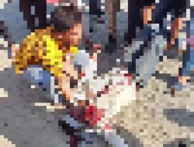 सुल्तानपुर: सुलतानपुर-रायबरेली रोड स्थित महेश्वरगंज के पास हुए एक्सीडेंट को देख रुका ब्लाक प्रमुख का काफ़ेला,घायल को भेजवाया अस्पताल