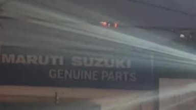 रायपुर रानी: रायपुर रानी के त्रिलोकपुर चौक पर हाई वोल्टेज तार में लगी आग, रोड पर चल रहा ट्रैफिक कुछ समय के लिए रुका