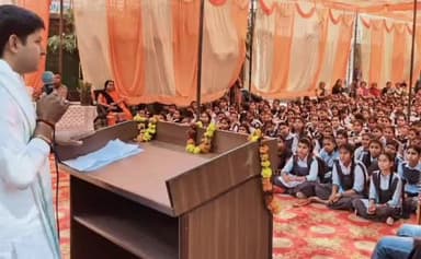 चाकसू: बगरू के राजकीय उच्च माध्यमिक विद्यालय में 21 बालिकाओं को बगरू विधायक ने निशुल्क साइकिल वितरित की