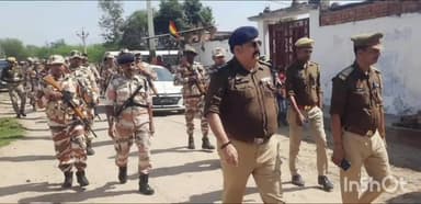 उरई: ग्राम रूरा अड्डू में आगामी लोकसभा चुनाव को लेकर सीओ सिटी ने अर्धसैनिक बल के साथ निकाला मार्च