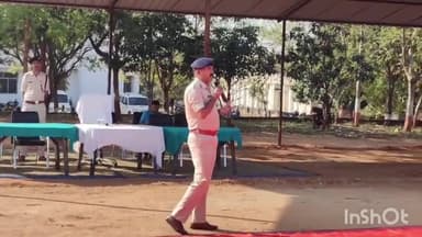 गढ़वा: आगामी लोकसभा चुनाव को लेकर गढ़वा पुलिस लाइन में पुलिस पदाधिकारियों व जवानों को दिया गया प्रशिक्षण