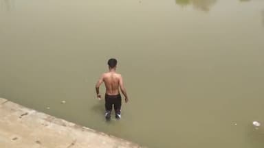 कोंडागॉव पलारी तालाब में मिली एक वयक्ति की बॉडी व्यक्ति आडकाछेपडा पारा का बताया जा रहा है ।