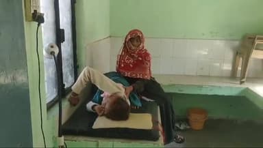 बदायूं: ननखेड़ा गांव में झोपड़ी गिरने से बुजुर्ग महिला दबी, हालत गंभीर