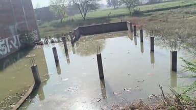 भरथना: व्यासपुर ईटभट्टा बरगद पेङ से चन्द्रपुरा शेरपुर रजबाह मे खंद्दी फटने से13किसानों की40वीघा गेहूँ सरसों आलू की फसलें जलमग्न