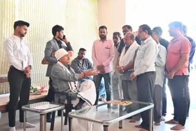 सागर नगर: सागर विधायक शैलेन्द्र जैन ने धर्मश्री स्थित कार्यालय में जनसुनवाई की।