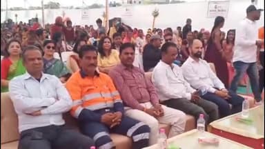 चित्तौड़गढ़: इंदिरा गांधी प्रियदर्शनी ऑडिटोरियम में सखी उत्सव कार्यक्रम का हुआ आयोजन, बड़ी संख्या में महिलाएं रही मौजूद