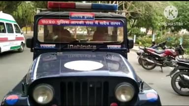 कोल: थाना सासनी गेट क्षेत्र के अंतर्गत आगामी लोकसभा चुनाव को लेकर क्षेत्र अधिकारी ने पुलिस बल के साथ किया फ्लेग मार्च