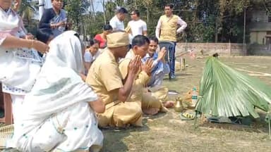 মাহমৰা: মৰাণহাটত চতুৰ্দশ বাৰ্ষিক কেন্দ্ৰীয় তৰাচিঙা বিহুৰ লাইখুটা স্থাপন অনুষ্ঠানত উপস্থিত থাকে টাইপাৰ মহকুমা সমিতিৰ সভাপতি