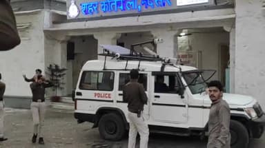 मंदसौर: मदारपुरा पुलिया के यहां से श्यामलाल तेली को एक सफेद रंग की कैन से 3 लीटर हाथ भट्टी की कच्ची शराब के साथ पकड़ा