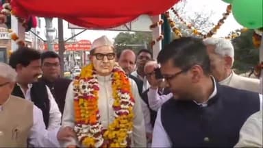 कोल: गांधी पार्क चौराहे पर लगी पंडित इंद्रमणि जैन की प्रतिमा का MLC व महापौर में किया लोकार्पण