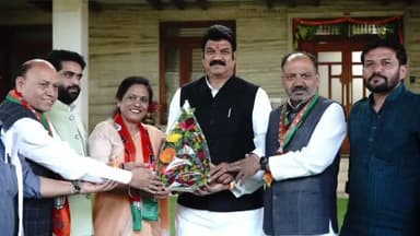 सागर नगर: भाजपा की सागर लोकसभा प्रत्याशी लता वानखेड़े ने मंत्री गोविंद सिंह राजपूत से सौजन्य भेंट की