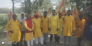 मनसाही :-  कुरेठा के धनपाड़ा में अखंड हरिनाम संकीर्तन को लेकर कलश शोभा यात्रा का आयोजन।