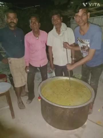 मनसाही :-  शिवरात्रि के शुभ अवसर पर प्रसाद का वितरण।