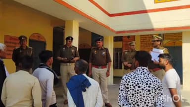 मैनपुरी: मैनपुरी कोतवाली क्षेत्र के संवेदनशील व अति संवेदनशील पोलिंग बूथों का एसपी ने लिया जायजा