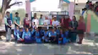 हुसैनगंज: NYK के द्वारा छात्राओं के बीच 400 मीटर दौड़ प्रतियोगिता का हुआ आयोजन,मौजुड़ रहे प्राचार्य व शिक्षक।