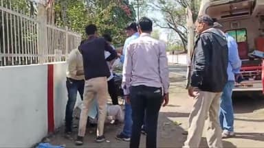 बीना: बीना रेलवे स्टेशन के सामने 60 वर्षीय वृद्ध के साथ मारपीट, 108 की मदद से वृद्ध को कराया सिविल अस्पताल में भर्ती