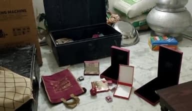 सुल्तानपुर: घरहा मोहल्ले में बंद मकान को चोरों ने बनाया निशाना, ताला तोड़कर 10 लाख के ज्वैलरी व कैश उड़ाये