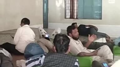 हमीरपुर: सुमेरपुर नगर पंचायत में नीलामी सामग्री कम देख भड़के कबाड़ी नीलामी स्थगित