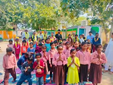 हमीरपुर: कुरारा क्षेत्र के बिलौटा के छक्कीडेरा योग वेदांत सेवा समिति ने सम्मान समारोह कार्यक्रम आयोजित किया।