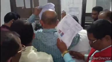 कहरा: सक्षमता परीक्षा 2024 में शामिल नियोजित शिक्षकों के थंब इंप्रेशन मिलान का कार्य जिला स्कूल में आज से हुआ शुरू