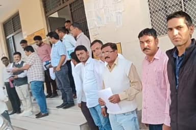 डेगाना: डेगाना शहर में अपनी मांगों को लेकर संस्कृत शिक्षक संघ ने जिला कलक्टर को मुख्यमंत्री के नाम दिया ज्ञापन