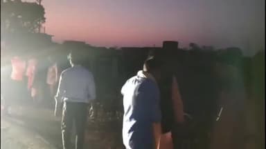 पिछोर: 70 यात्रियों से भरी बस पिछोर से अयोध्या धाम के लिए हुई रवाना, जनप्रतिनिधियों ने यात्रियों का फूल माला पहनाकर किया स्वागत