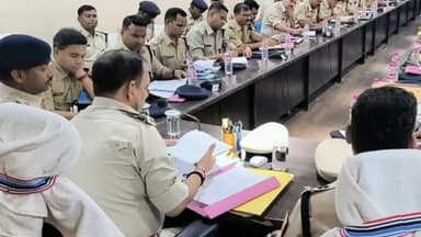 कांके: रांची स्थित समाहरणालय में एसएसपी को अध्यक्षता में मासिक अपराध गोष्ठी का किया गया आयोजन