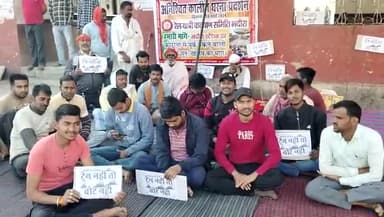 सेवराई: #भदौरा स्टेशन पर ट्रेन ठहराव में धरना कर रहे रेल यात्री कल्याण समिति के समाजसेवी के अचानक से तबीयत बिगड़ी@