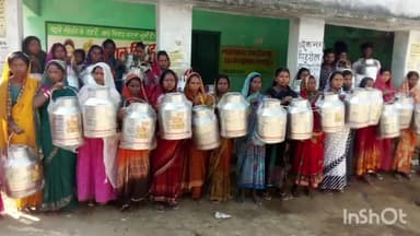 जमुई: फुलवरिया कोड़ासी गांव में 69 बकरी पालकों के बीच स्टील केन का किया गया वितरण