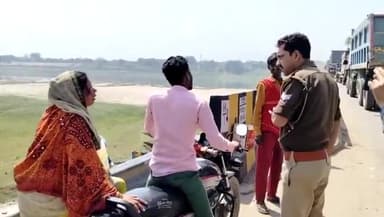 हमीरपुर: मुख्यालय में कानपुर सागर हाइवे पर जाम में फंसे पति-पत्नी, मां की गोद में नवजात की हुई मौत