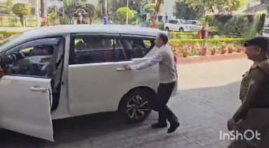 देहरादून: सीएम धामी की अध्यक्षता में सचिवालय में चल रही धामी कैबिनेट की बैठक