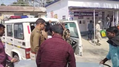 वैशाली: वाल्मीकि टीचर्स ट्रेनिंग कॉलेज के पास अपराधियों ने बाइक सवार को गोली मारकर किया घायल, सदर अस्पताल में कराया गया भर्ती