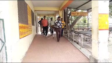 इटावा: फ्रेंड्स कॉलोनी इलाके में पैदल जा रहे बुजुर्ग को बाइक सवार ने मारी टक्कर, हादसे में बुजुर्ग और बाइक सवार हुआ घायल