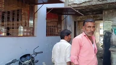 विदिशा बस स्टैंड के पास की एक गली जो शराब पीने का अड्डा बनकर रह गई