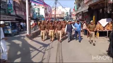 मुज़फ्फरनगर: आगामी त्योहारों एवं लोकसभा चुनाव को लेकर मंडलायुक्त सहारनपुर एवं डीआईजी के द्वारा खालापार  क्षेत्र में निकल फ्लैग मार्च