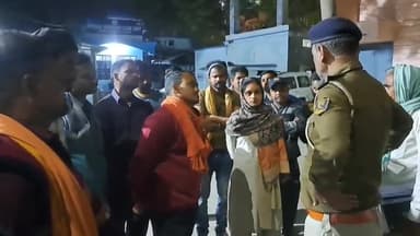 जमुई: सोनो बाजार स्थित आरा मिल में ट्रैक्टर की टक्कर लगने से ईंट का पाया गिरने से दबे 3 लोग, एक की हुई मौत व 2 घायल