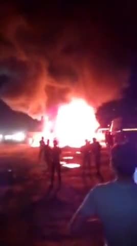 चाकसू: जयपुर-अजमेर राष्ट्रीय राजमार्ग संख्या-48 पर पड़ासोली में अनियंत्रित होकर पलटा ट्रेलर, लगी आग