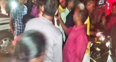 गोमिया: गोमिया के चलियाटांड़ में असामाजिक तत्वों ने मूर्ति को किया क्षतिग्रस्त, लोगो ने किया सड़क जाम।